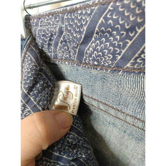 Paige 27 Laurel Canyon Low Rise Boot Cut Jeans - Picture 9 of 9